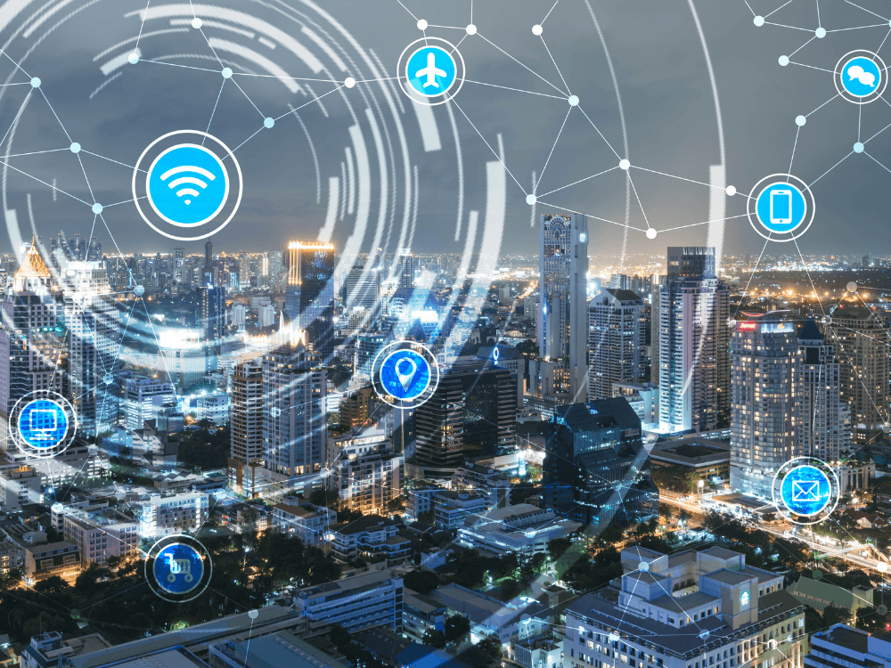 Paisagem urbana com ícones de Wi-Fi e dispositivos conectados, ilustrando a distribuição da internet em uma cidade inteligente.